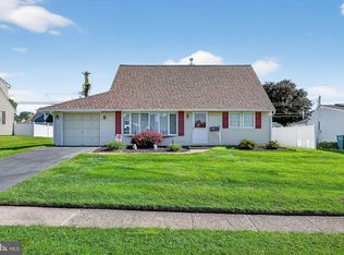 10 Hybrid Rd, Levittown, PA 19056