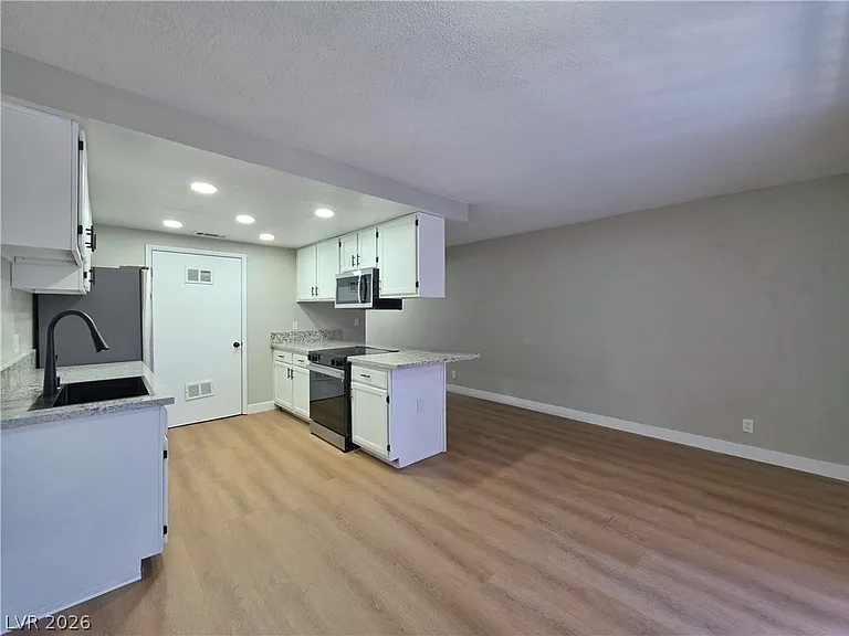 4230 Mississippi Ave — Photo 8