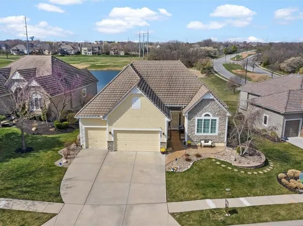 9963 Fountain Cir, Lenexa, KS 66220
