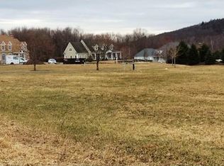 2 Stonington Dr, Wilbraham, MA 01095