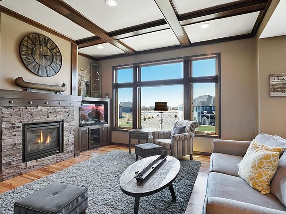 5th image of 1007 Heritage Trl NE