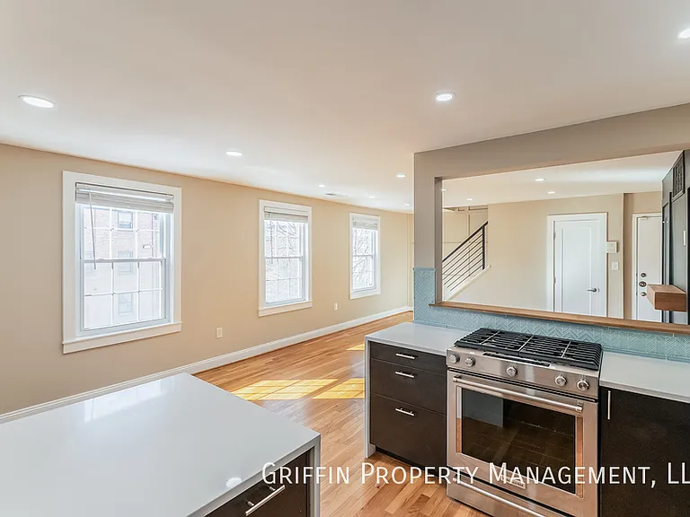 2123 Young St SE #202 — Photo 4