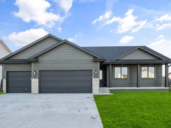 718 NE Crossing Oaks Dr, Ankeny, IA 50021