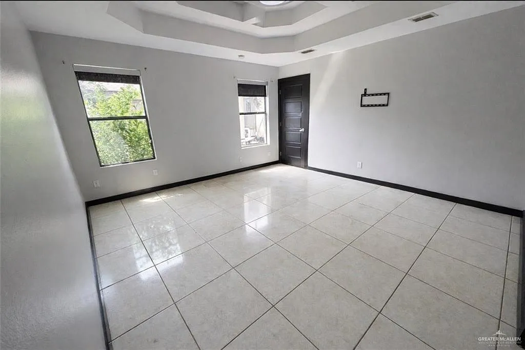4 bed, 2.5 bath, 1704 sqft, $2,222 — Photo 4