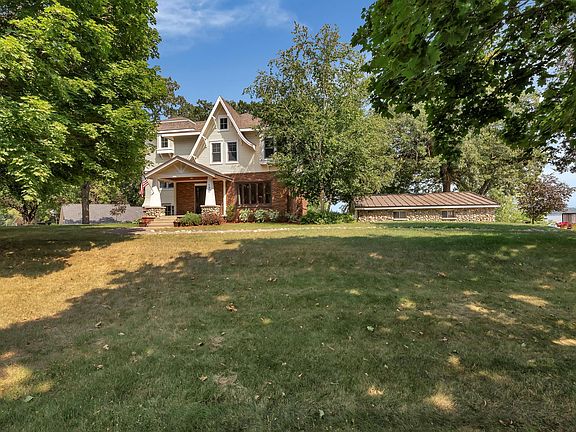 3rd image of 171 Lake Ave N