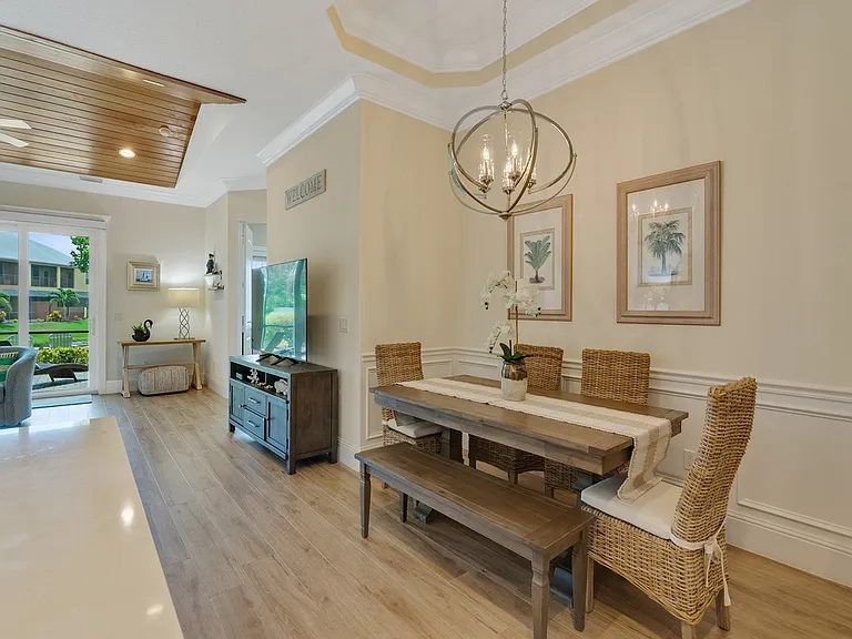 2010 Bridgepointe Cir #102 — Photo 5
