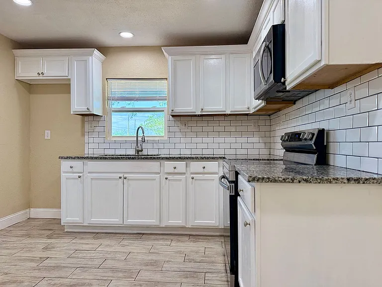 609 Howard Dr — Photo 5