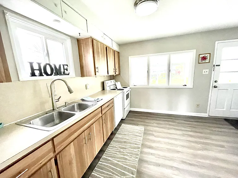 1740 Hanover St — Photo 22