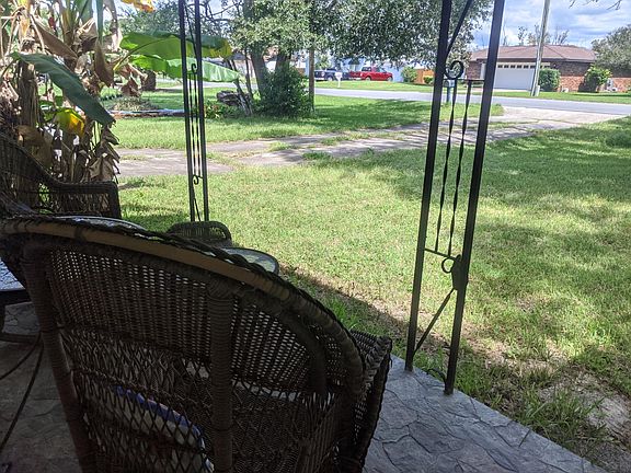 2nd image of 27743 Lois Dr