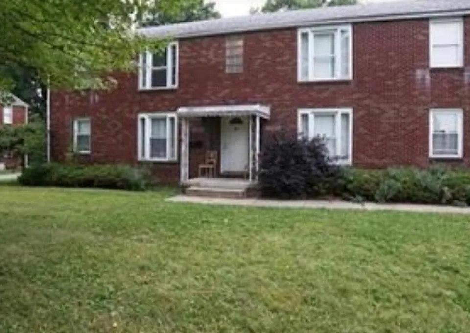 5252 Pine Tree Ln #1&2
