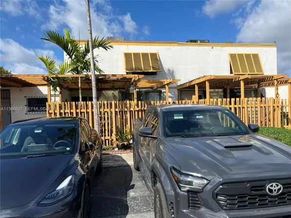 1218 SW 131st Place Cir W, Miami, FL 33184