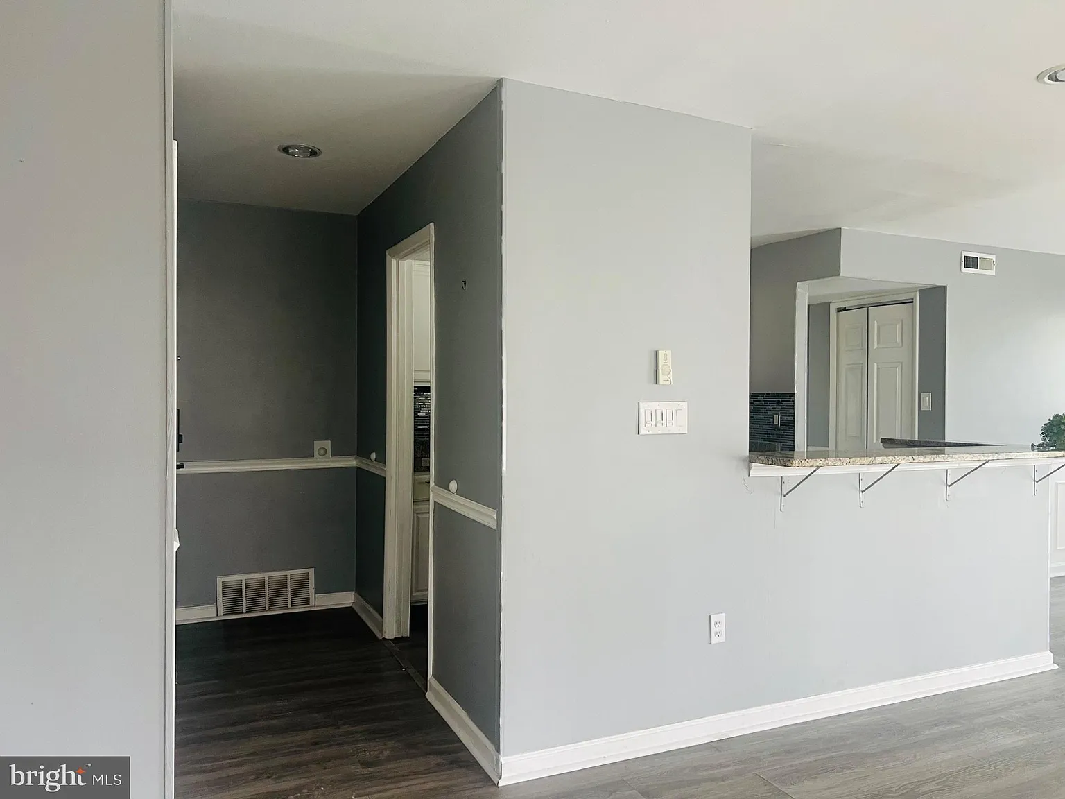 2 bed, 1.0 bath, 894 sqft, $1,750 — Photo 3