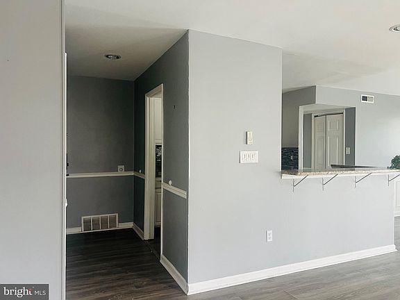 3rd image of 554 Wilson Way #C-1