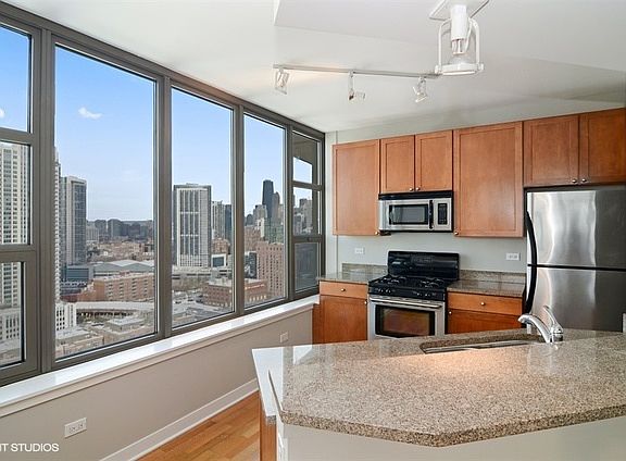5th image of 200 N Jefferson St APT 1904