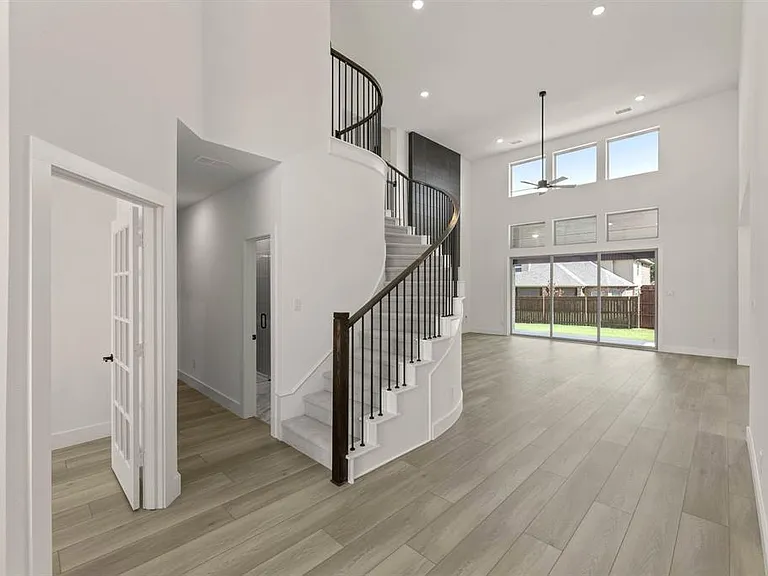 1818 Whisperwood Way — Photo 7