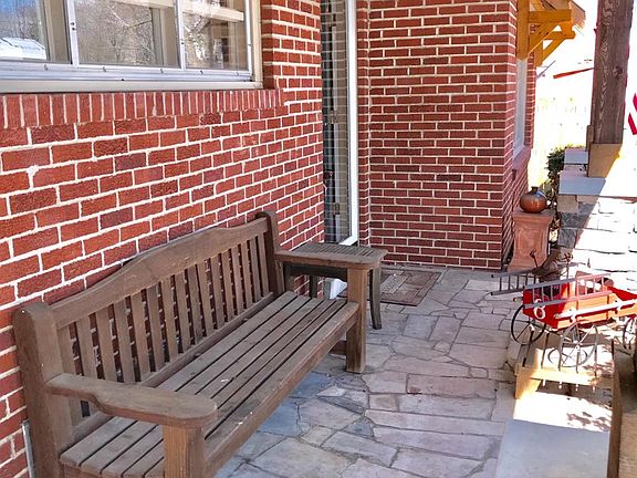 5th image of 213 Beverly Ave