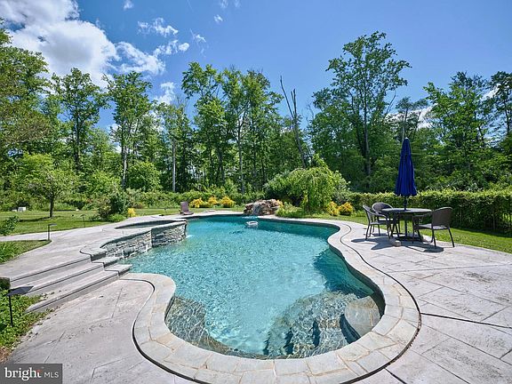 3rd image of 5765 Valley Stream Dr