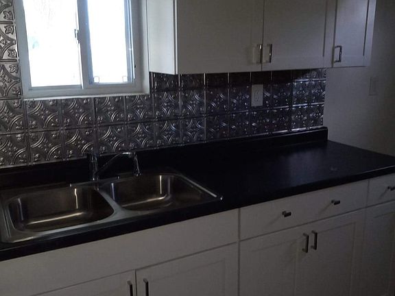 4th image of 537 Potter St #3