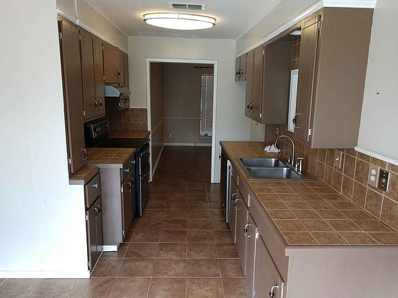 3rd image of 118 Briarmeadow Dr