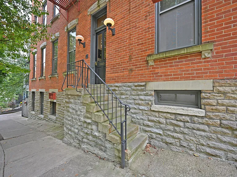 945 Parkside Pl #2 — Photo 4