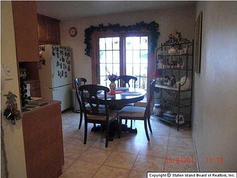 3rd image of 181 Crossfield Ave
