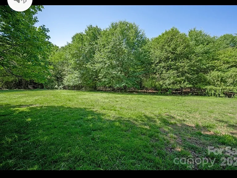 2645 Walker Rd — Photo 2