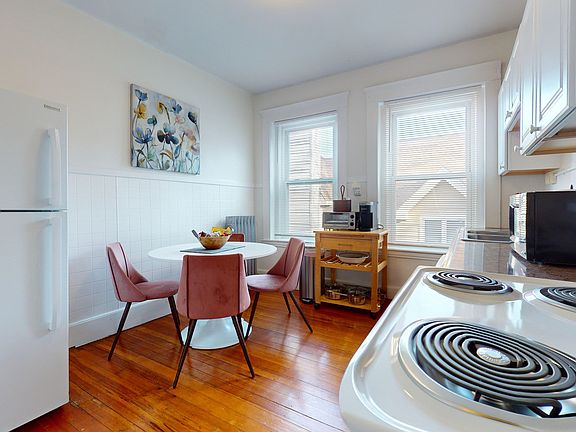4th image of 636 Washington St APT 4