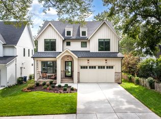 660 N Eagle St, Naperville, IL 60563