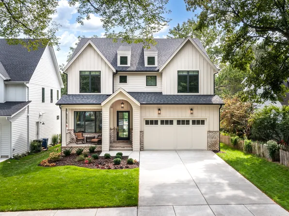 660 N Eagle St, Naperville, IL 60563