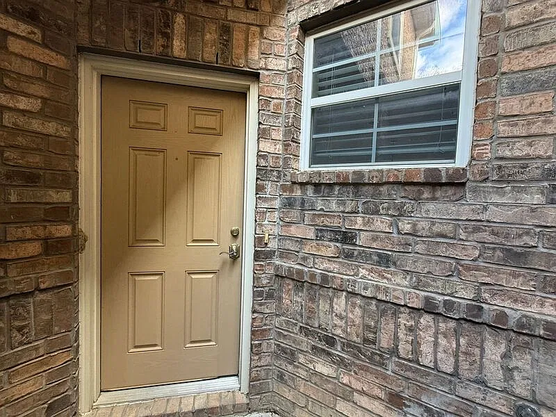 2 bed, 3.0 bath, 1429 sqft, $2,250 — Photo 2