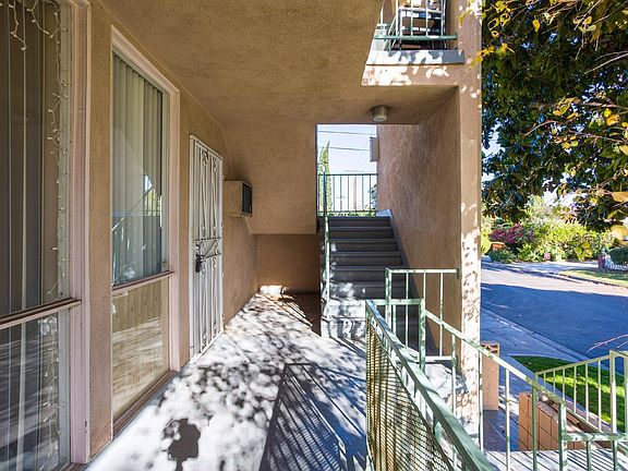 4th image of 13505 Burbank Blvd APT 4