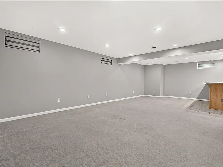 6455 Saddlebrook Ln — Photo 37