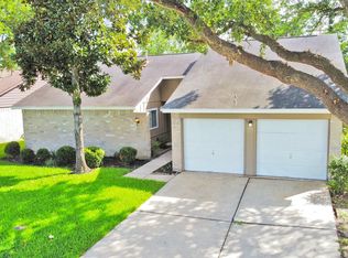 745 Otter Creek Dr, La Porte, TX 77571