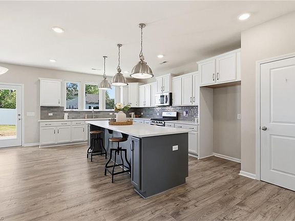 3rd image of 2404 Dukes Hollow Ct