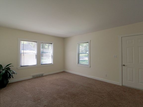 5th image of 1680 Bell Ln