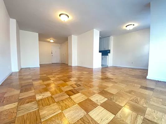 3rd image of 250 E 63rd St APT 17B