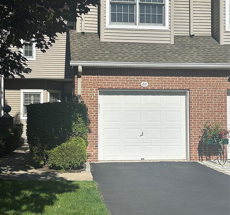 1st image of 88 Kent Dr