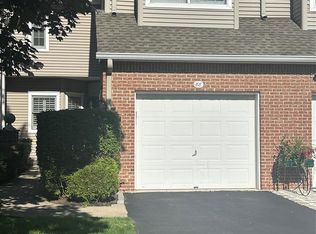 88 Kent Dr, Roseland, NJ 07068