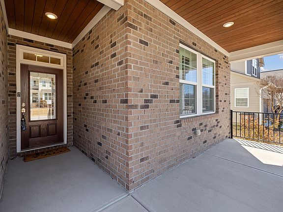 5th image of 2229 Longmont Dr