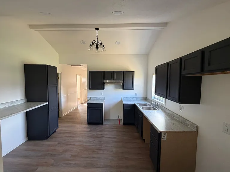 5115 Mathews Ave — Photo 9