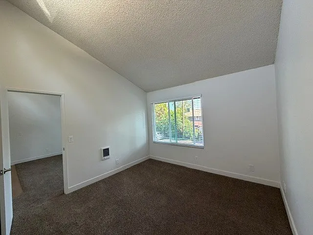 270 W Alamar Ave #15 — Photo 8