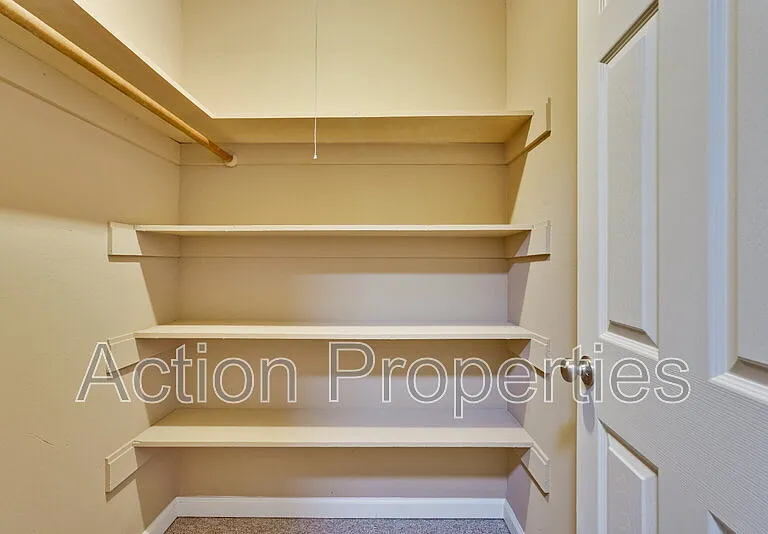 1084 Wentworth St #4 — Photo 15