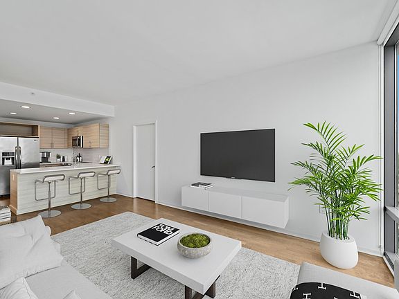 5th image of 2030 1/2 Hudson St #1135