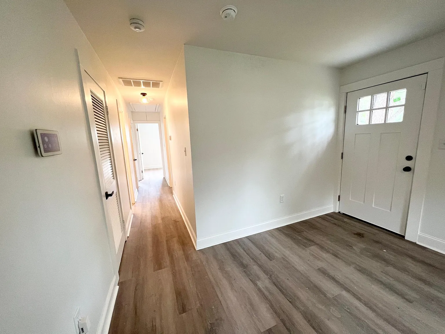 3 bed, 1100 sqft, $2,200 — Photo 2