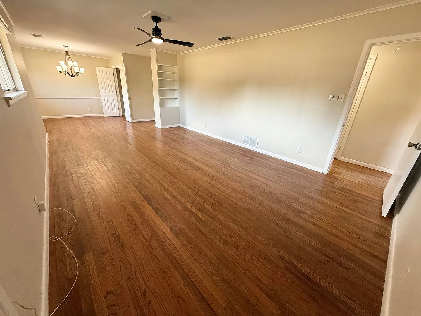 Spacious 3-bed/2-bath! — Photo 2