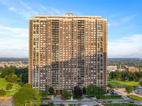 27110 Grand Central Parkway #17L, Floral Park, NY 11005