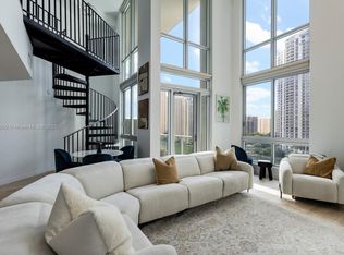300 S Biscayne Blvd #L-1014, Miami, FL 33131
