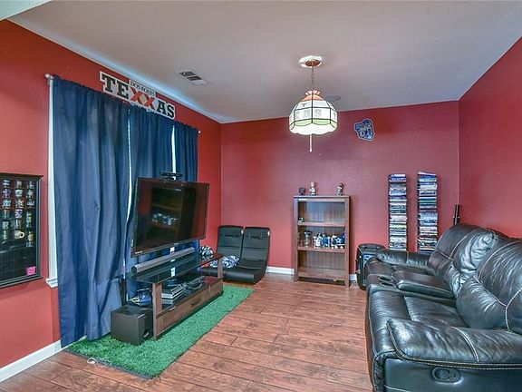 4th image of 8815 Holliday Ln
