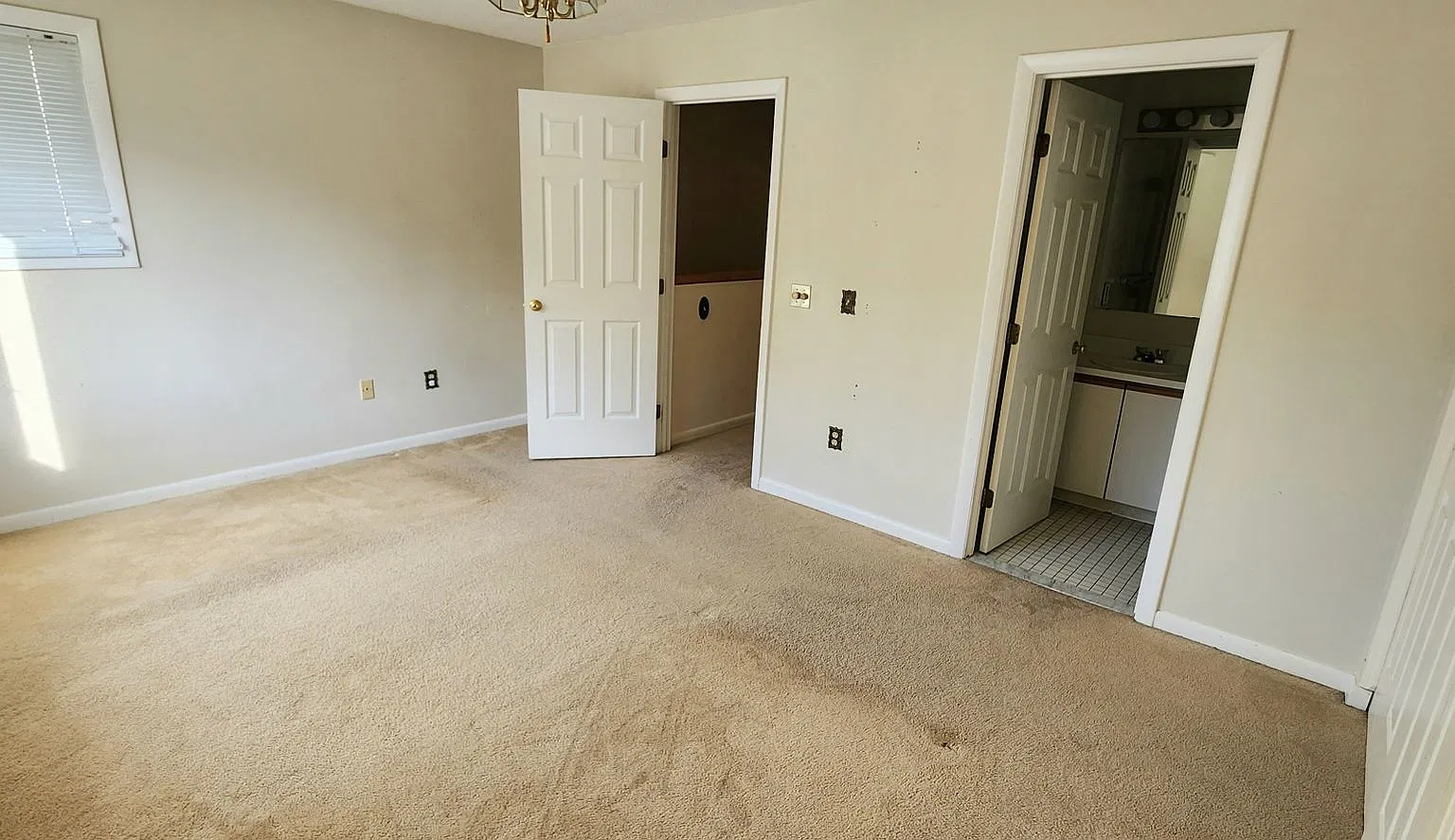 2 Bed, 2.5 Bath, Townhouse in Rolling Oaks — Photo 3
