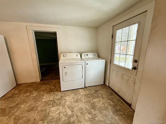 4th image of 696 Burlingham Road